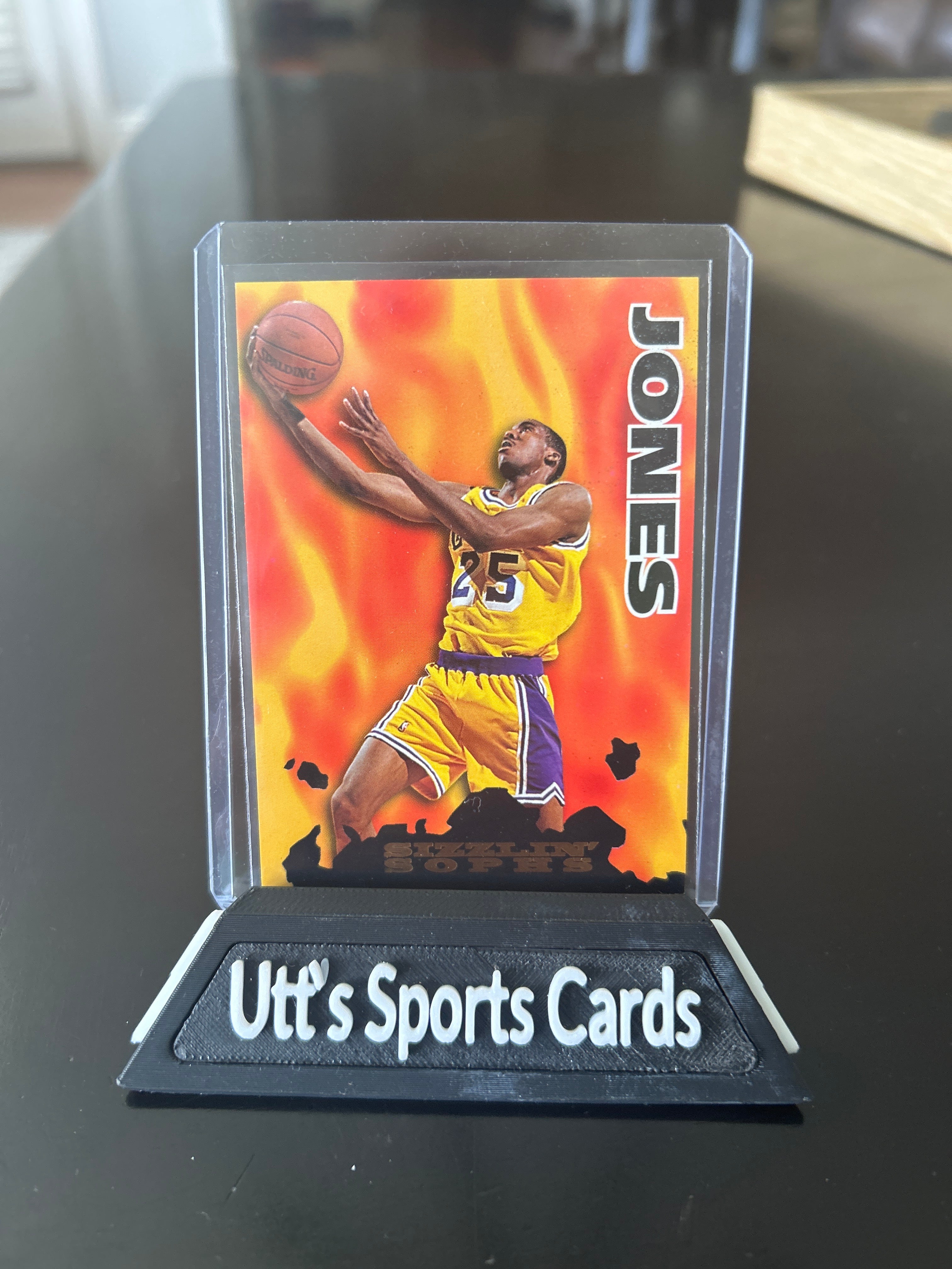 1995-96 NBA Hoops Sizzlin' Soph Eddie Jones Los Angeles Lakers #201 Card