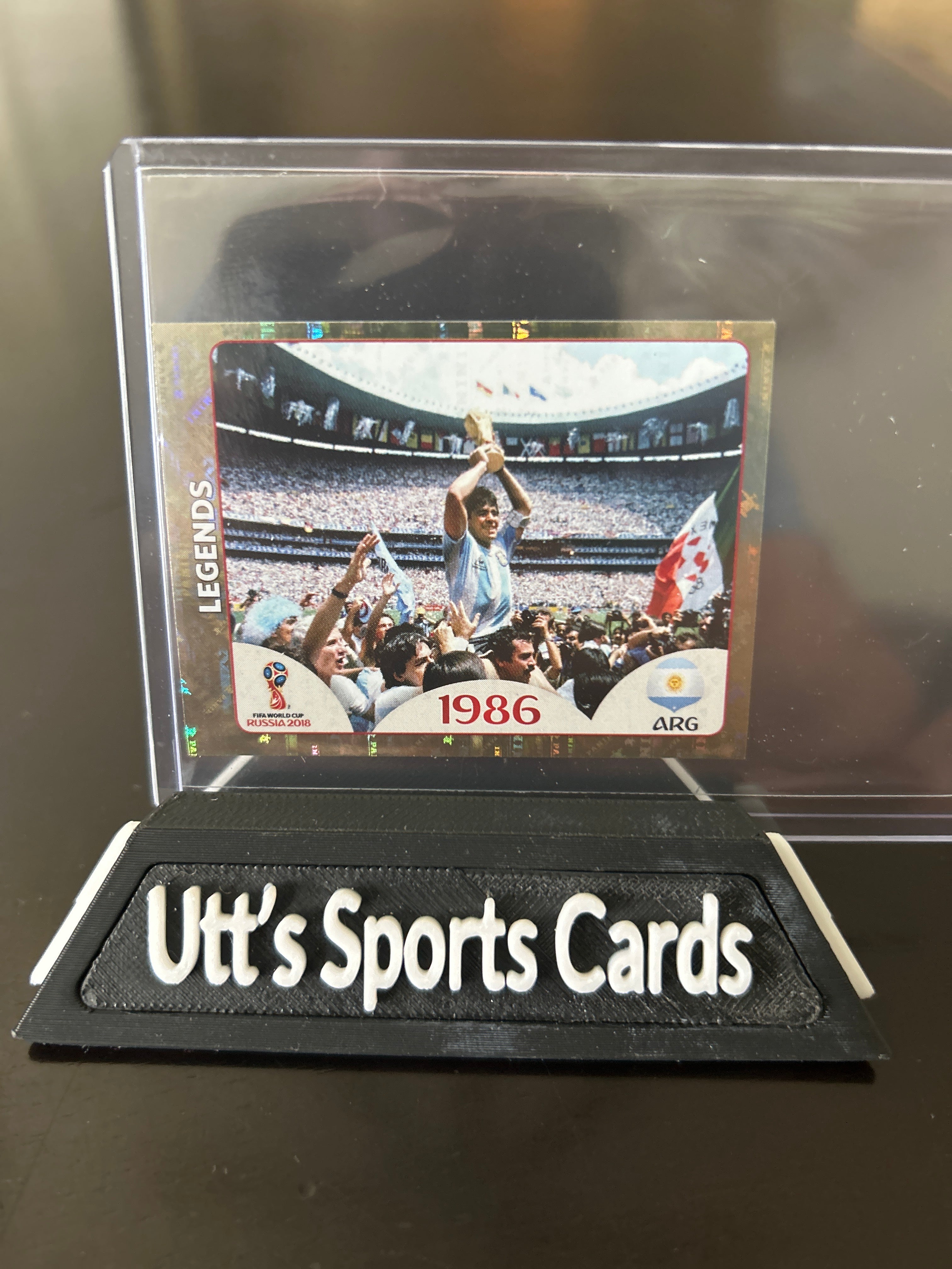 Diego Maradona #664- 2018 FIFA W/C Russia Gold Foil Sticker Panini Legends 1986