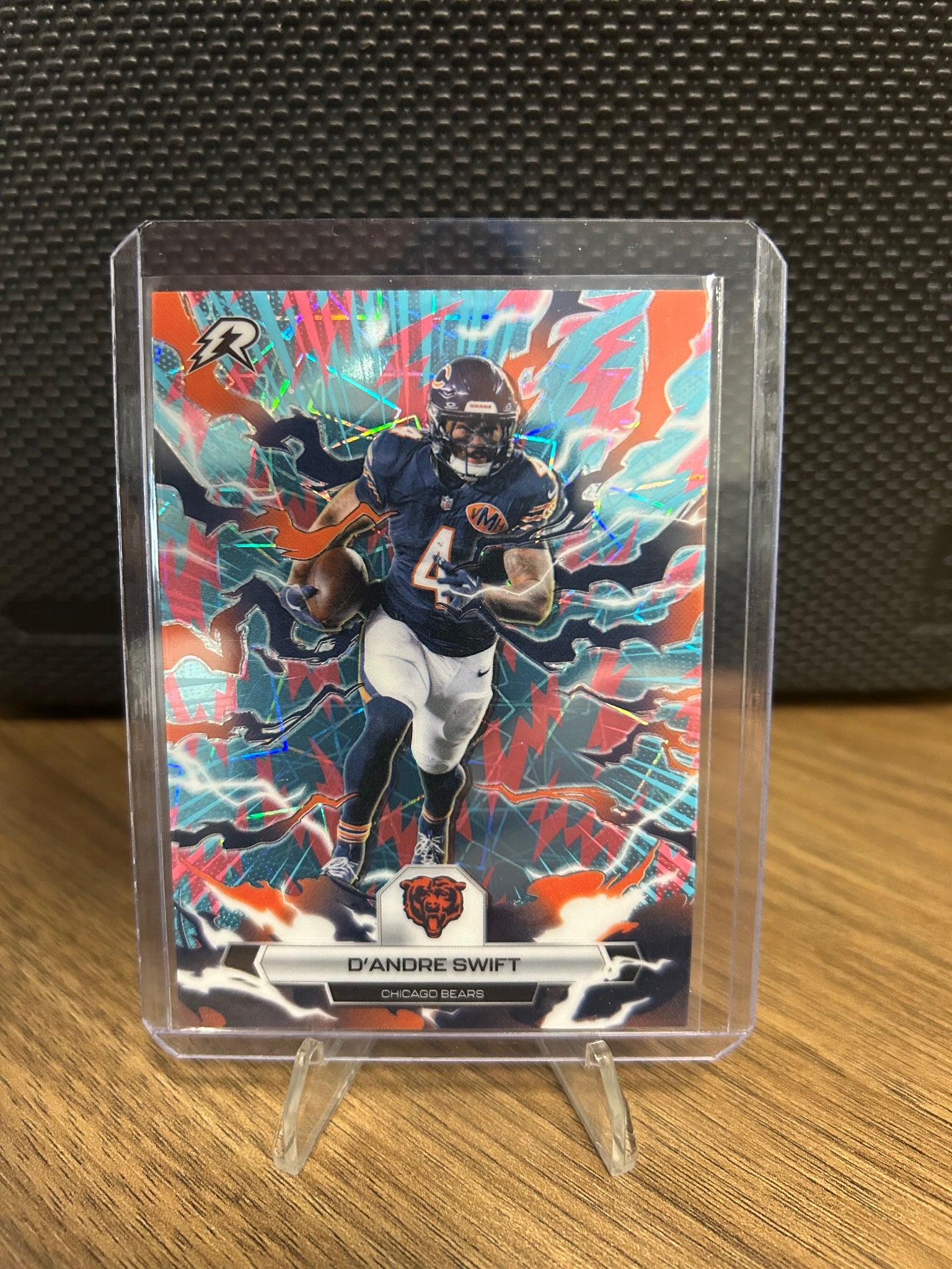 2025 Topps Resurgence #17 D'Andre Swift Signatures Pink Static Refractor #/10