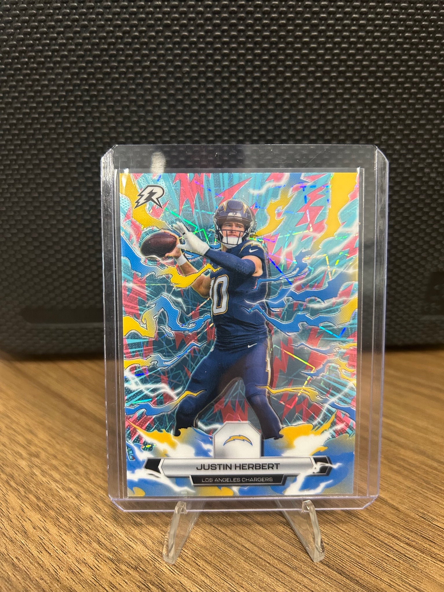 2025 Topps Resurgence #54 Justin Herbert Signatures Pink Static Refractor #/10