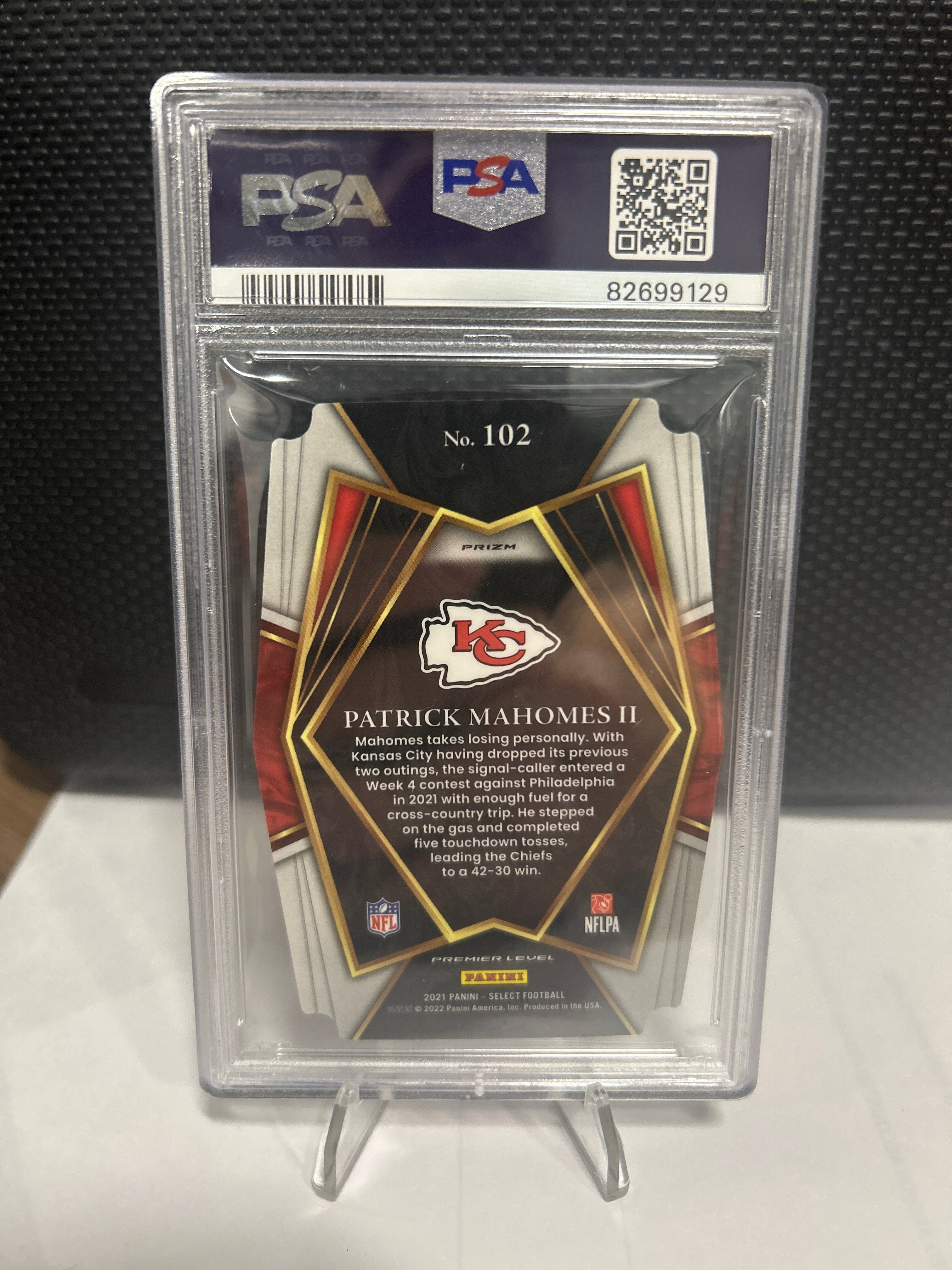 2021 Patrick Mahomes II Premier Level Black Gold Die-Cut Prizm #102 PSA 10