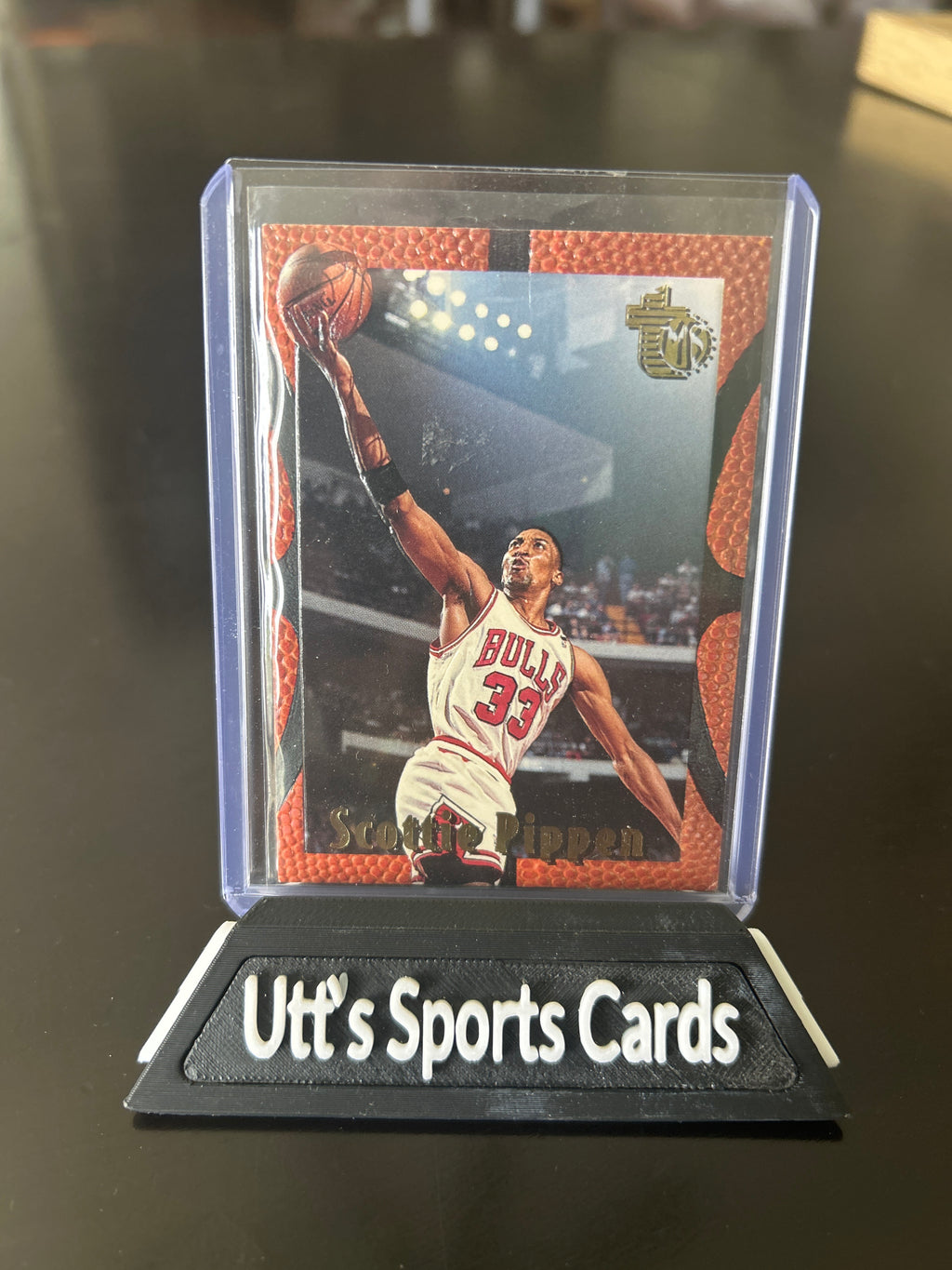 1995 Topps Embossed - Scottie Pippen #16 Basketball Border HOF Chicago Bulls