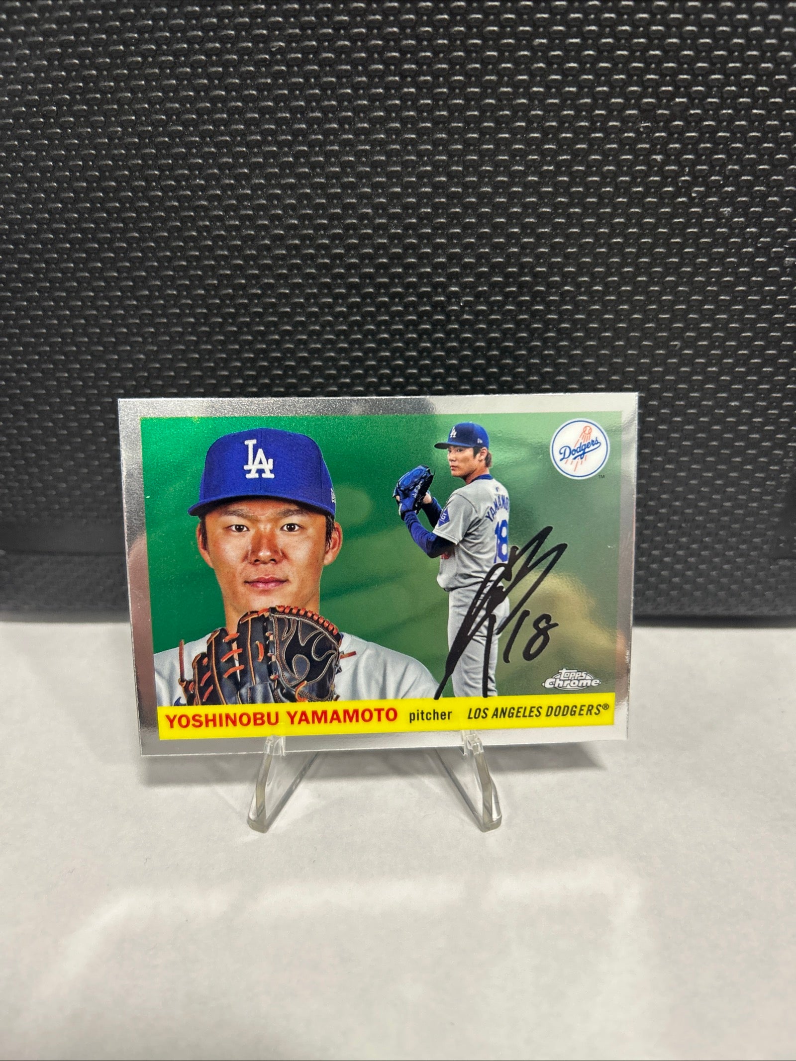 2025 Chrome Platinum #8 Yoshinobu Yamamoto, Los Angeles Dodgers - Base Card